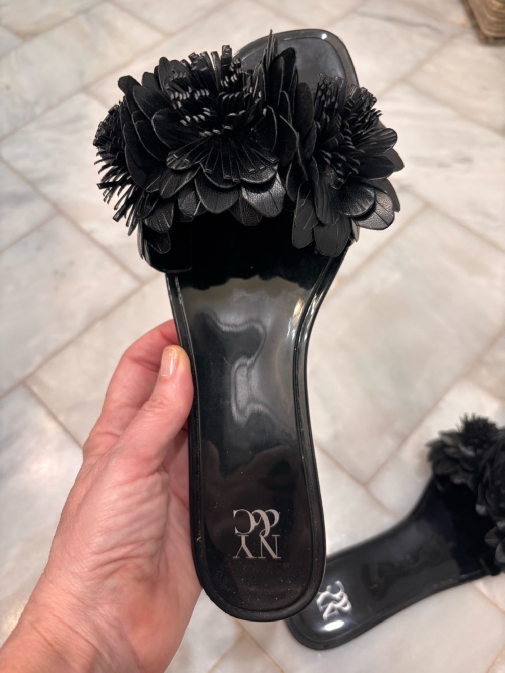 NY & Co Black Jelly Slides w Floral Appliqué - Women's size 11 and like new